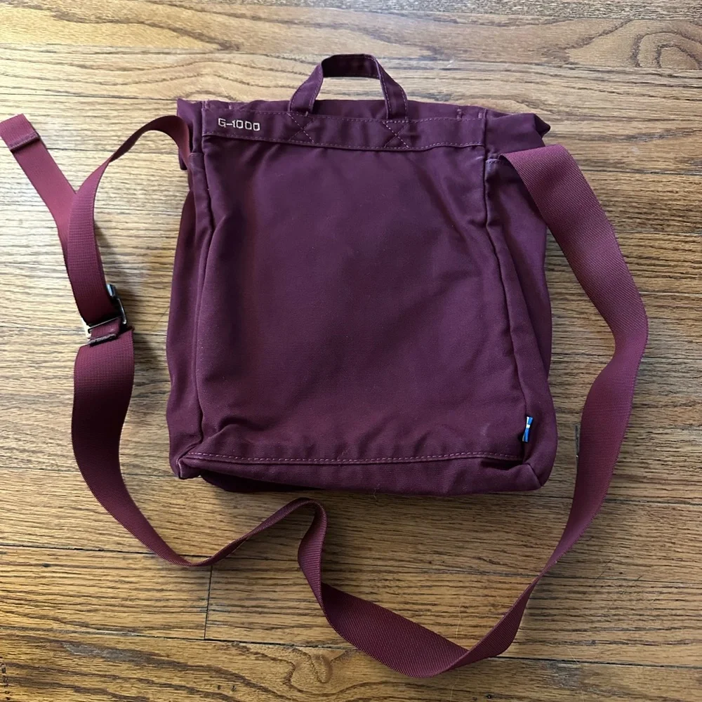 Fjällräven Crossbody Foldsack No. 3 6L in Dark Garnet - Picture 4 of 10